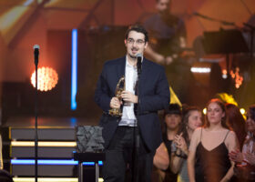 Premier Gala de l'ADISQ 2017 - Klô Pelgag, gagnante du Félix pour l'Album de l'année - Choix de la critique