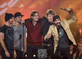 Le Premier Gala de l'ADISQ - Patrick Watson / Spectacle de l’année – Anglophone avec Love Songs for Robots