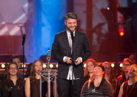 ADISQ 2015 : le premier gala - Pierre Lapointe gagnant des Félix de l'Artiste s'étant le plus illustré hors-Québec et l'Album de l'année - Réinterprétation (crédit photo : Jean-François Leblanc)