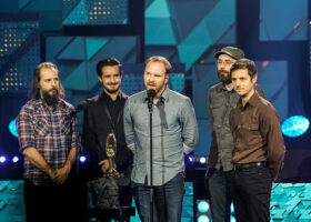 Premier Gala de l'ADISQ 2017 - Avec pas d'casque, gagnant du Félix pour l'Album de l'année - Folk